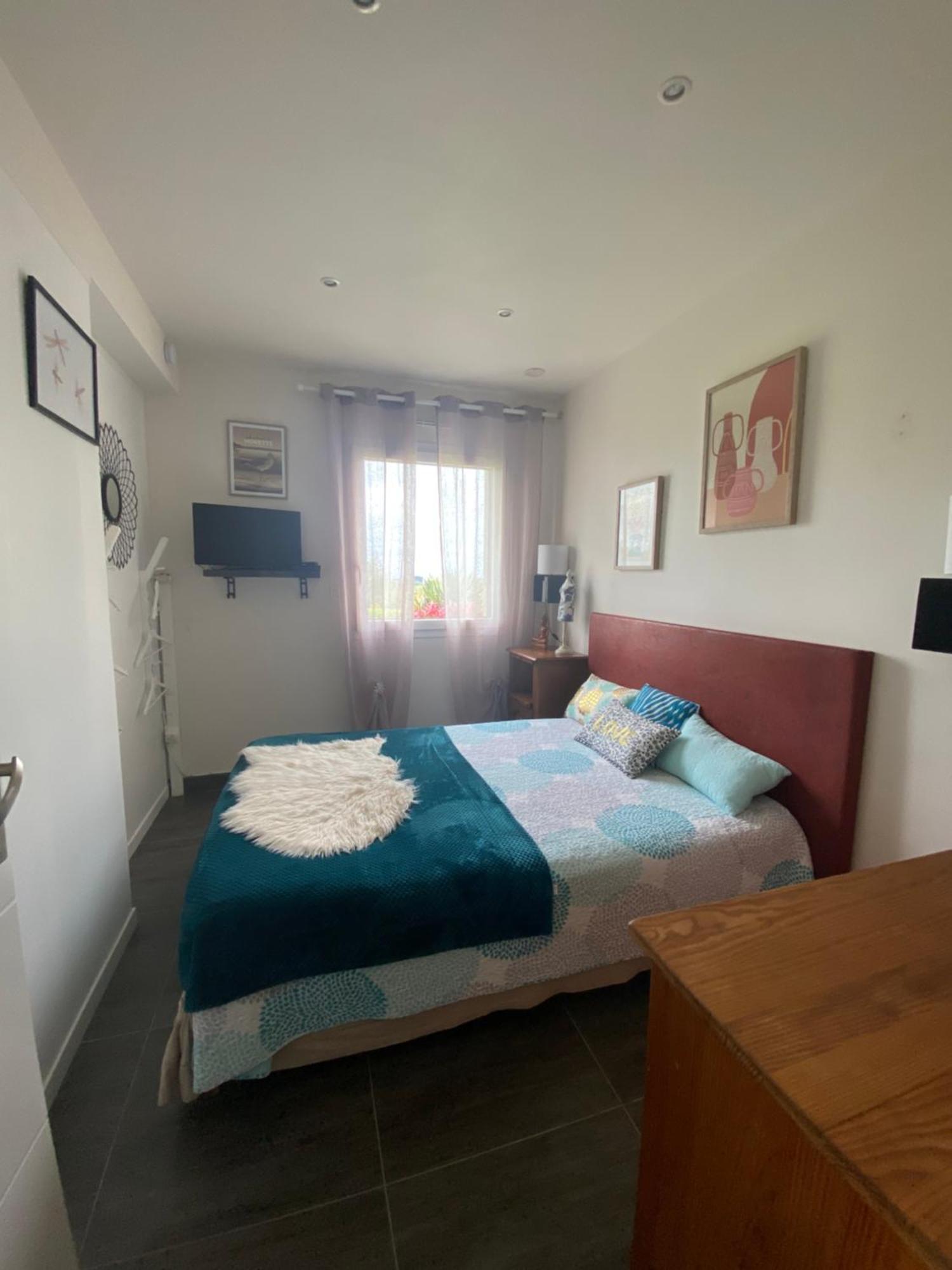 Cote De Granit Rose 3 Personnes Holiday home